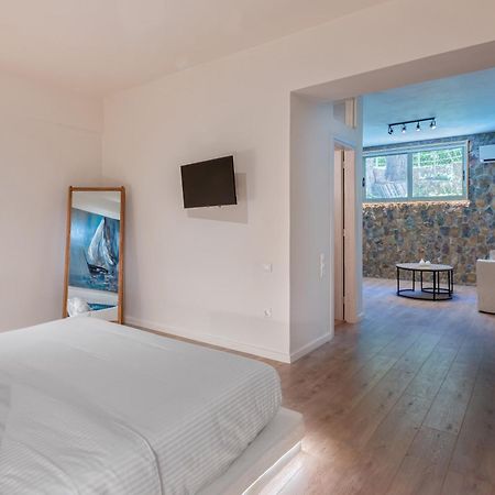 Saronis Suites Saronida エクステリア 写真