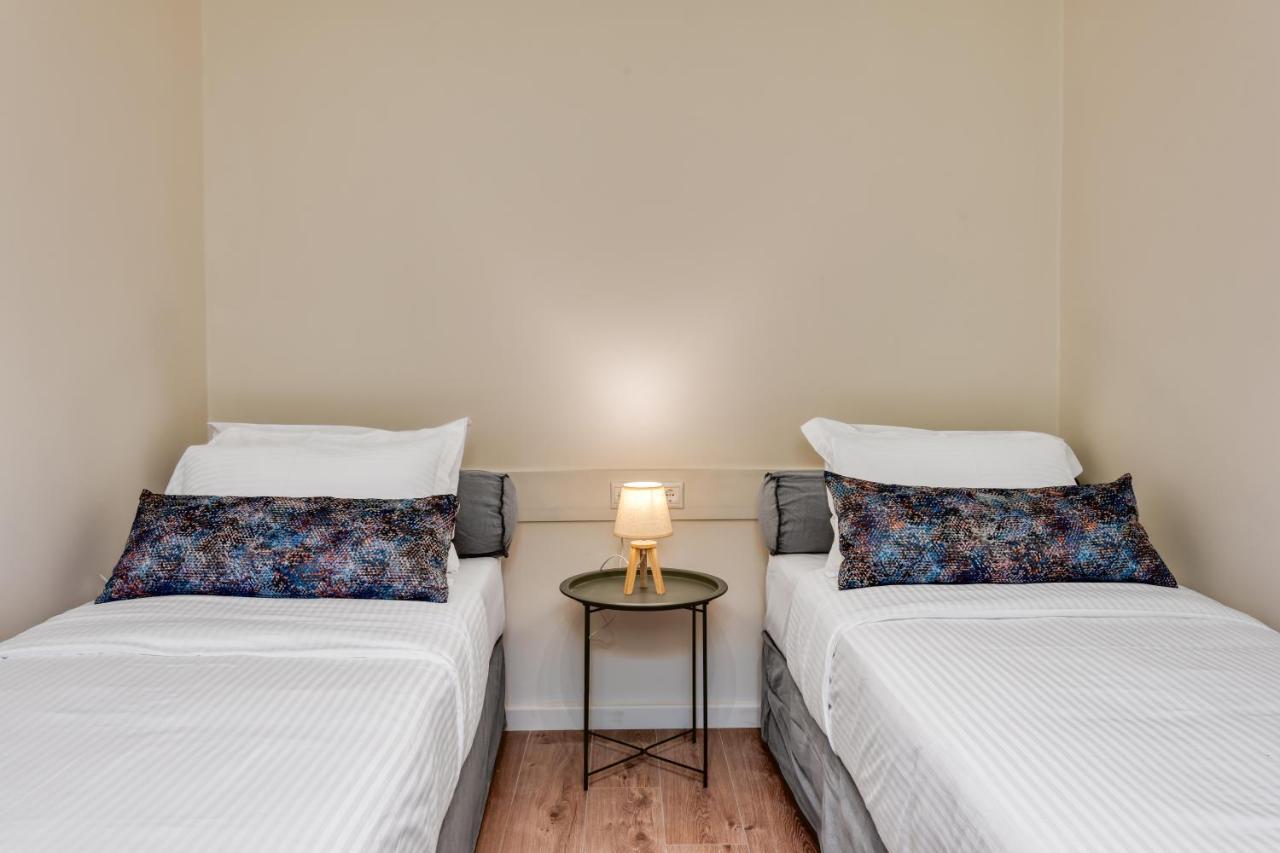 Saronis Suites Saronida エクステリア 写真