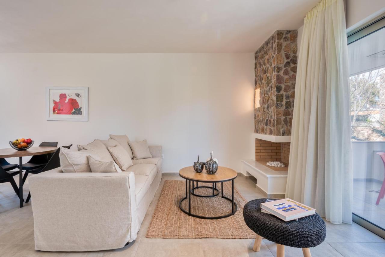 Saronis Suites Saronida エクステリア 写真