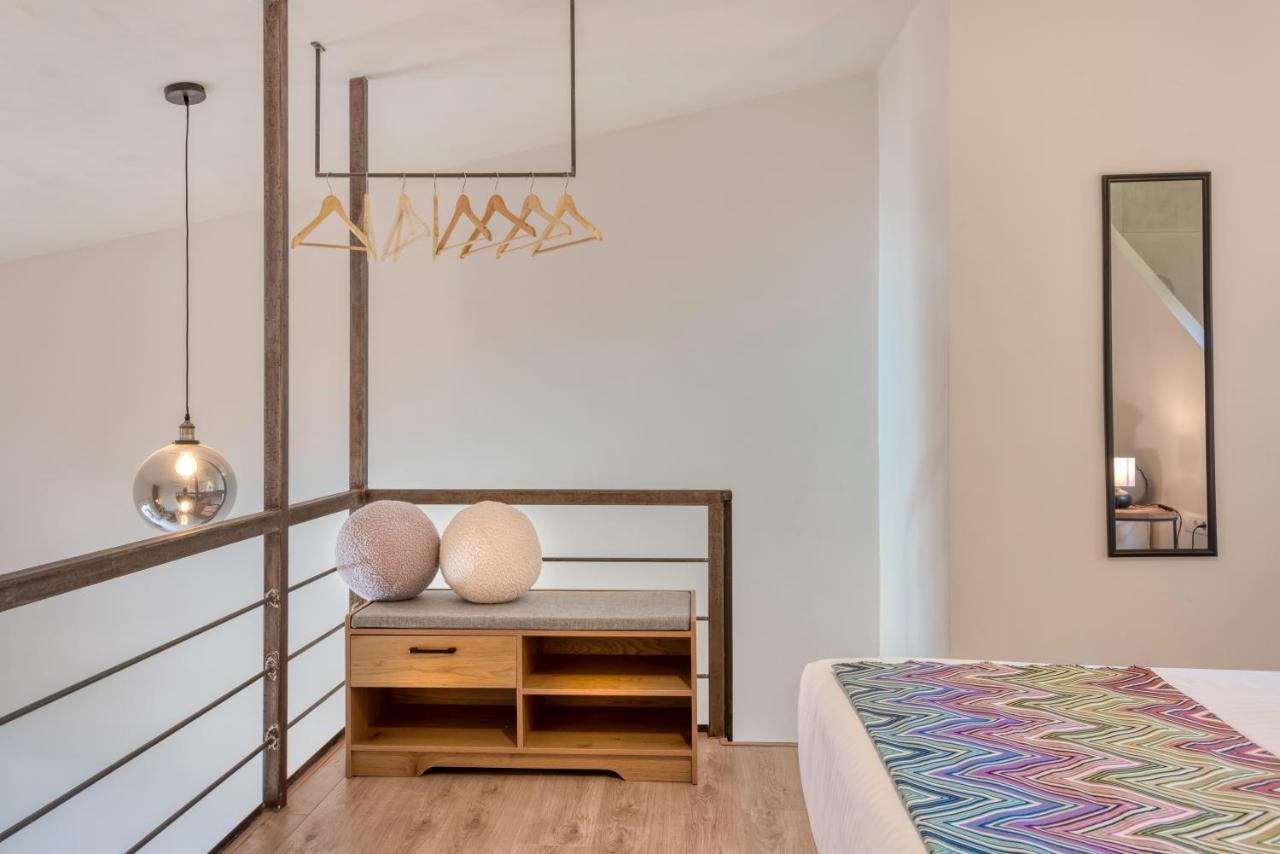 Saronis Suites Saronida エクステリア 写真