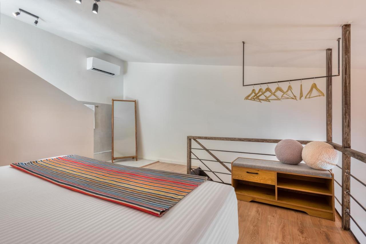 Saronis Suites Saronida エクステリア 写真