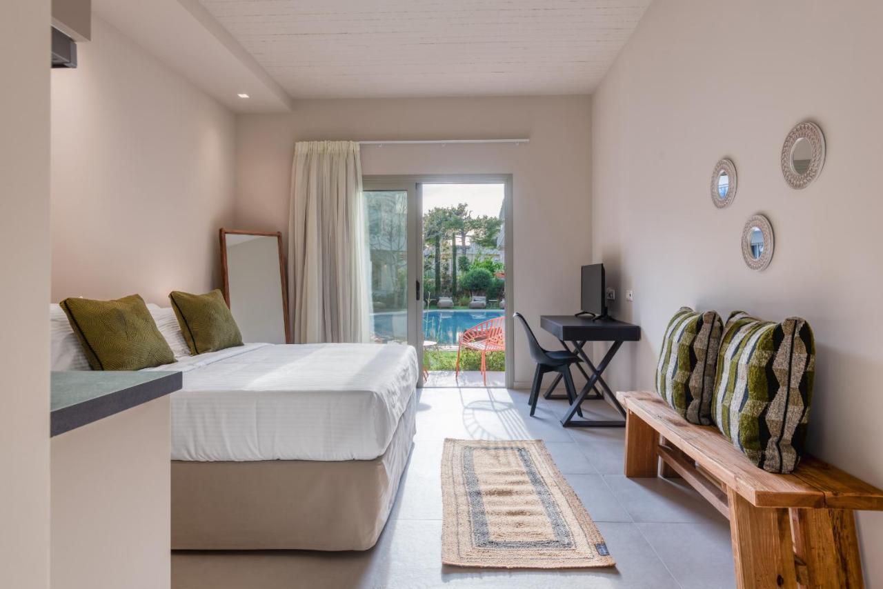 Saronis Suites Saronida エクステリア 写真