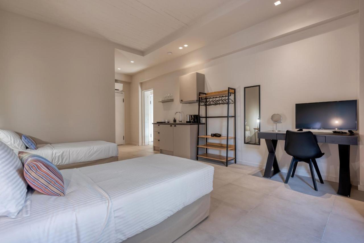 Saronis Suites Saronida エクステリア 写真