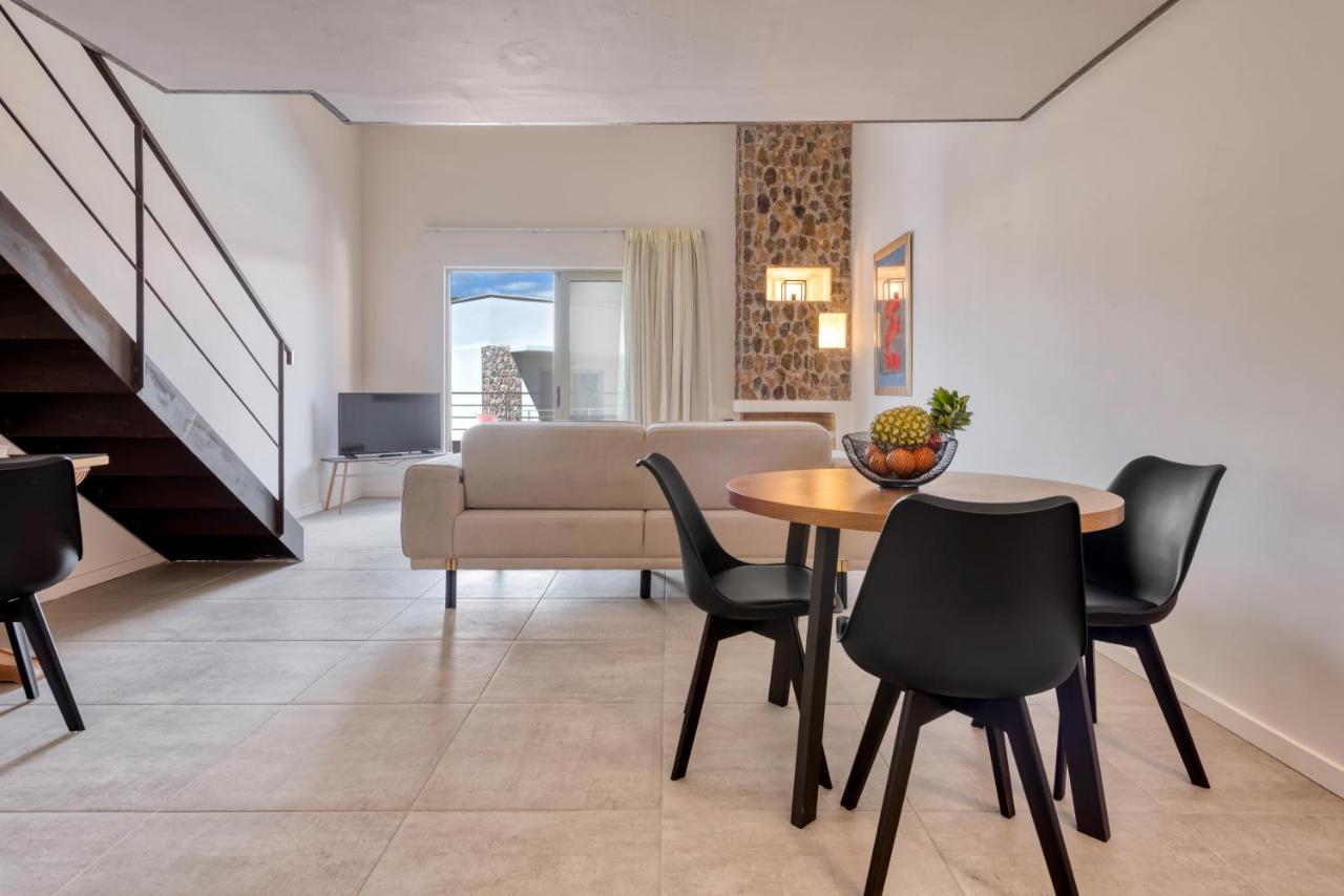 Saronis Suites Saronida エクステリア 写真