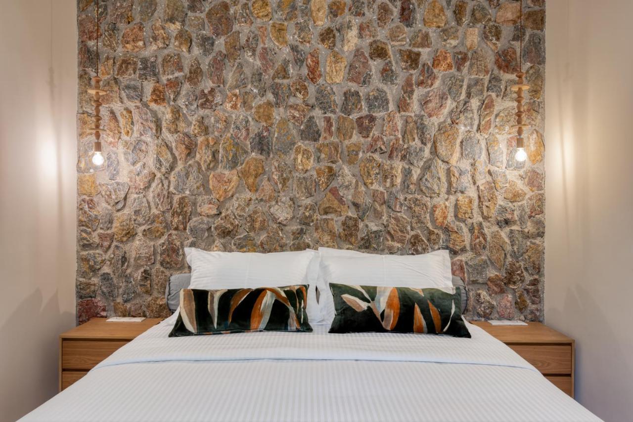 Saronis Suites Saronida エクステリア 写真
