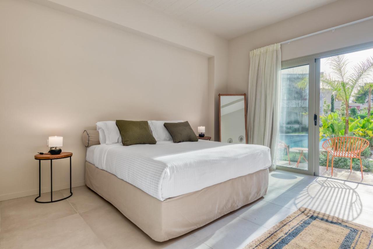 Saronis Suites Saronida エクステリア 写真