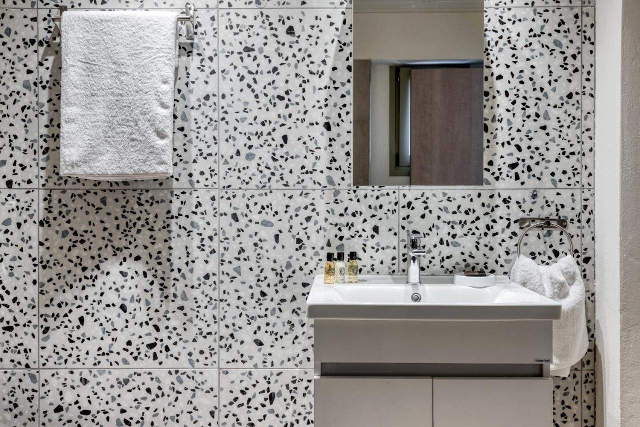 Saronis Suites Saronida エクステリア 写真