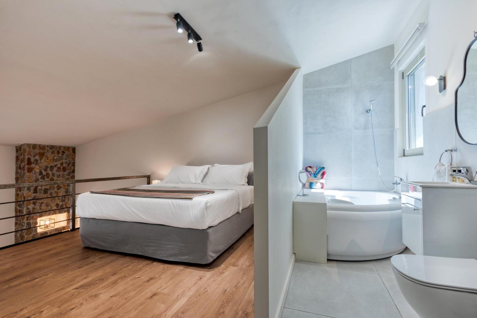 Saronis Suites Saronida エクステリア 写真