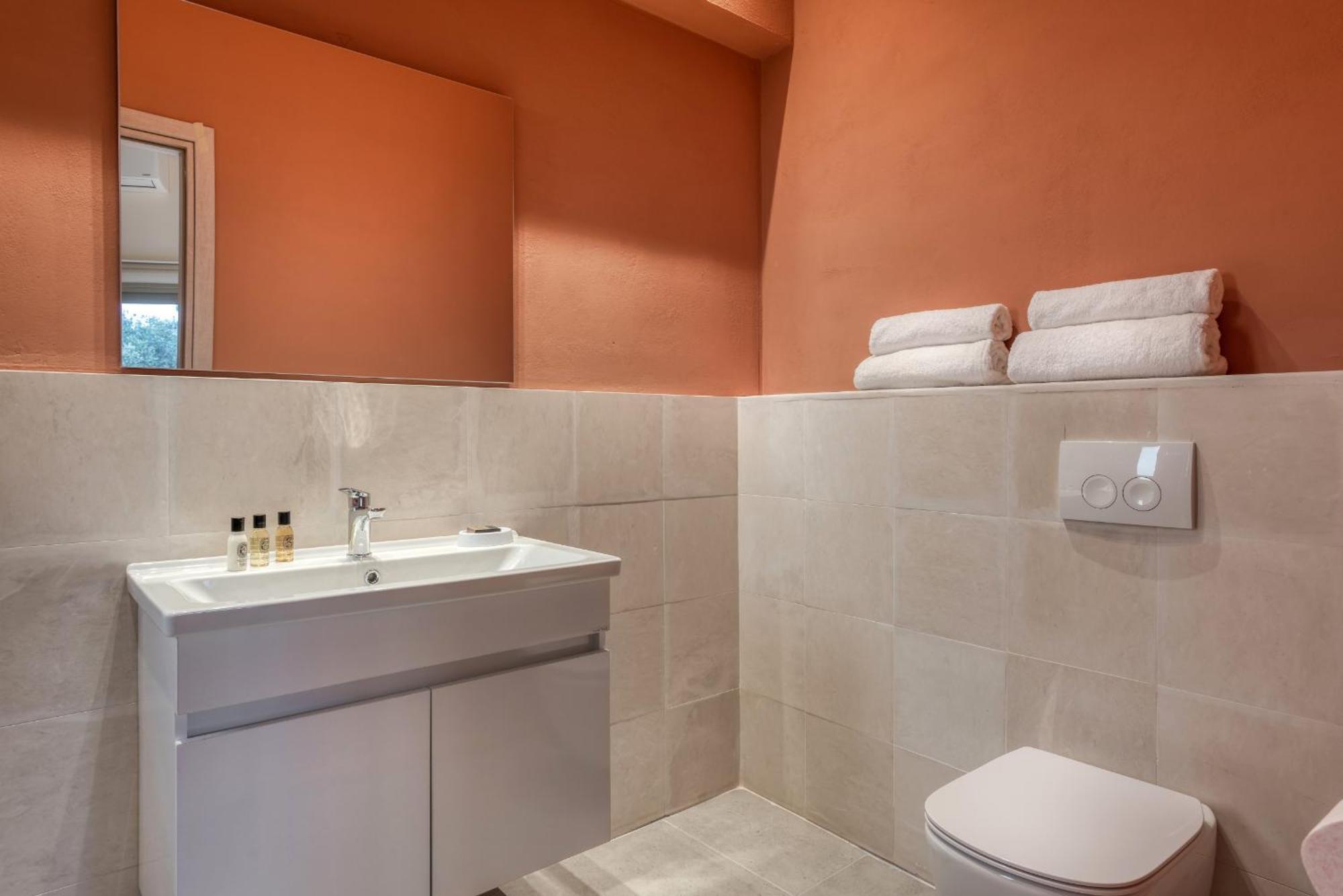 Saronis Suites Saronida エクステリア 写真
