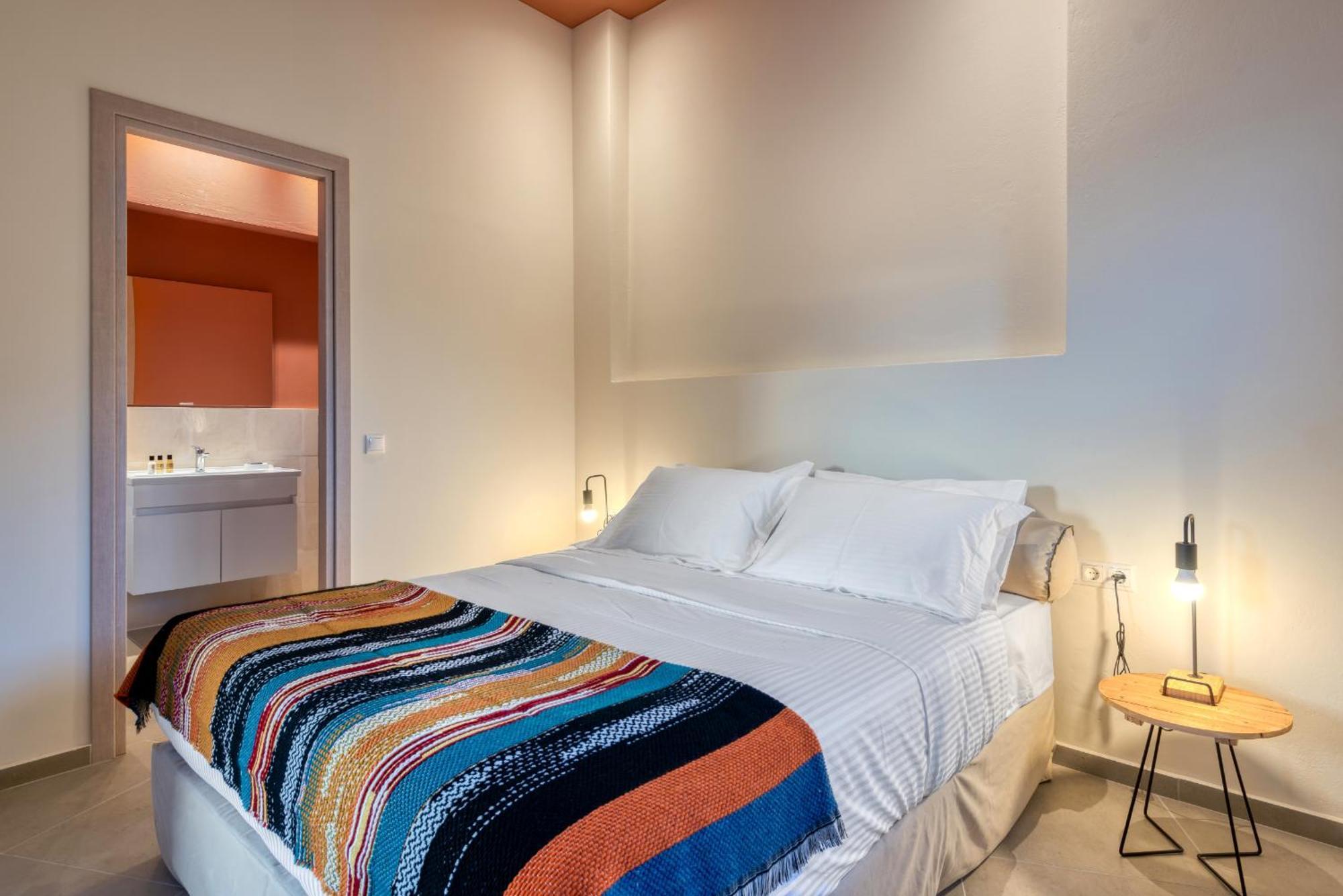 Saronis Suites Saronida エクステリア 写真