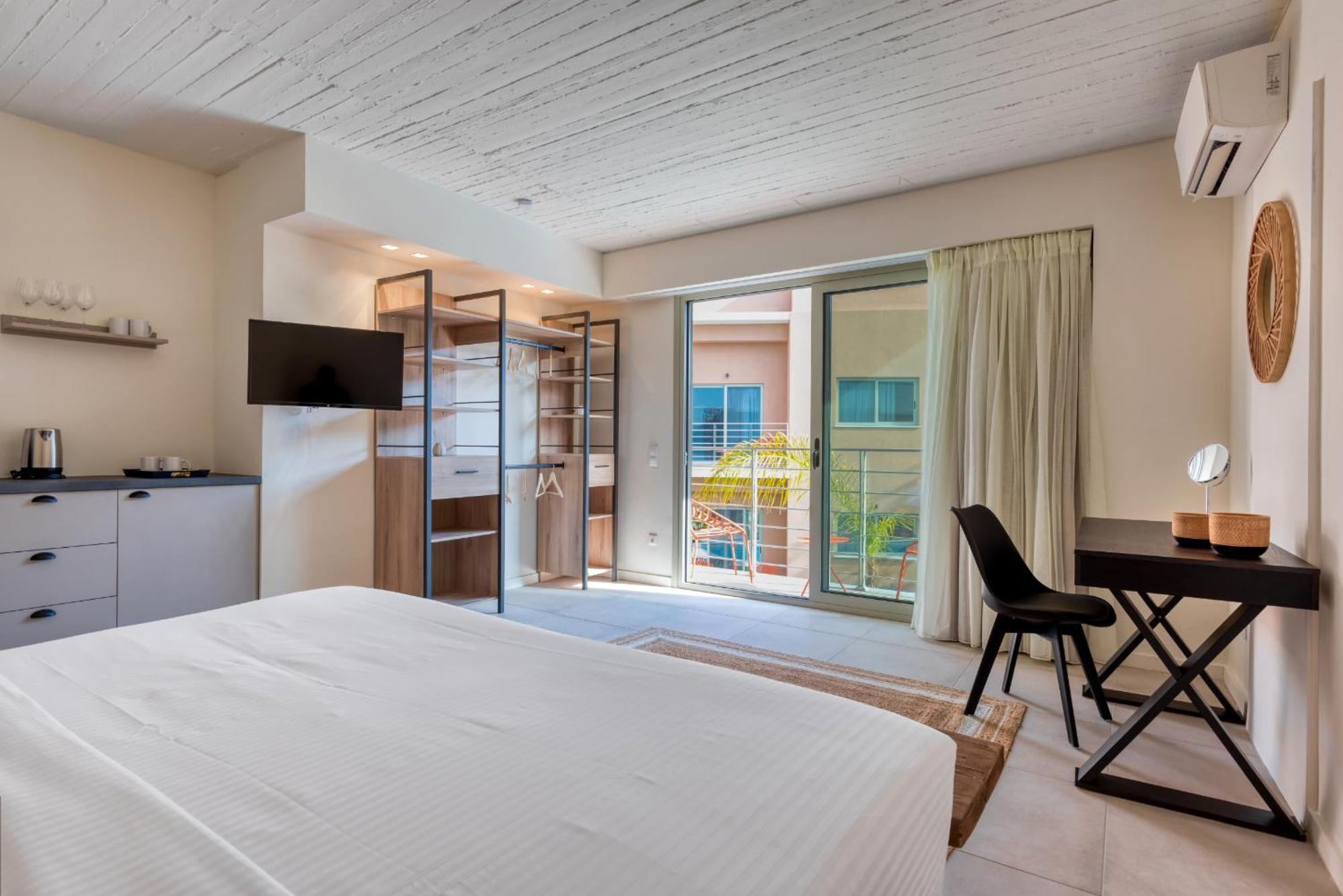 Saronis Suites Saronida エクステリア 写真
