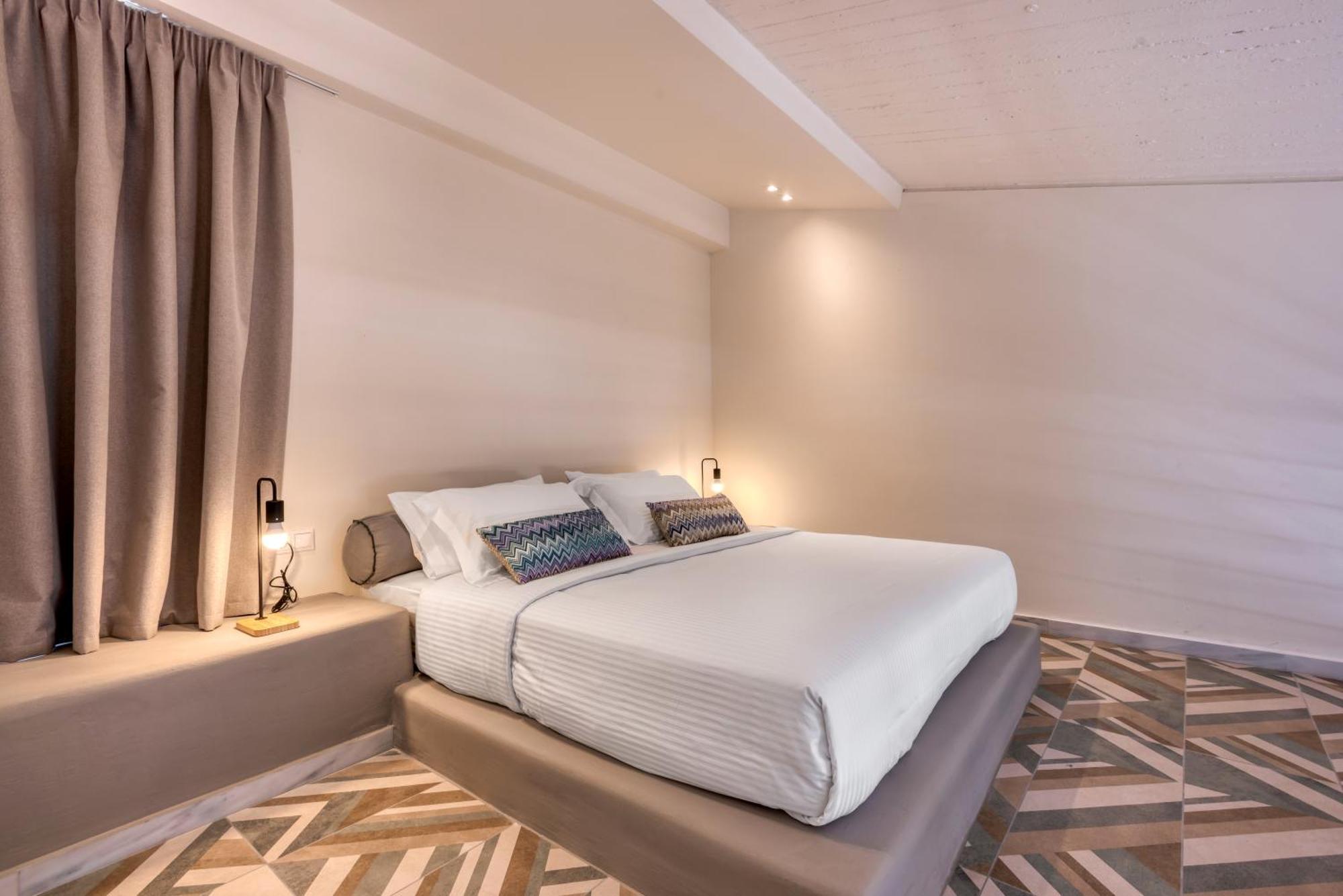 Saronis Suites Saronida エクステリア 写真