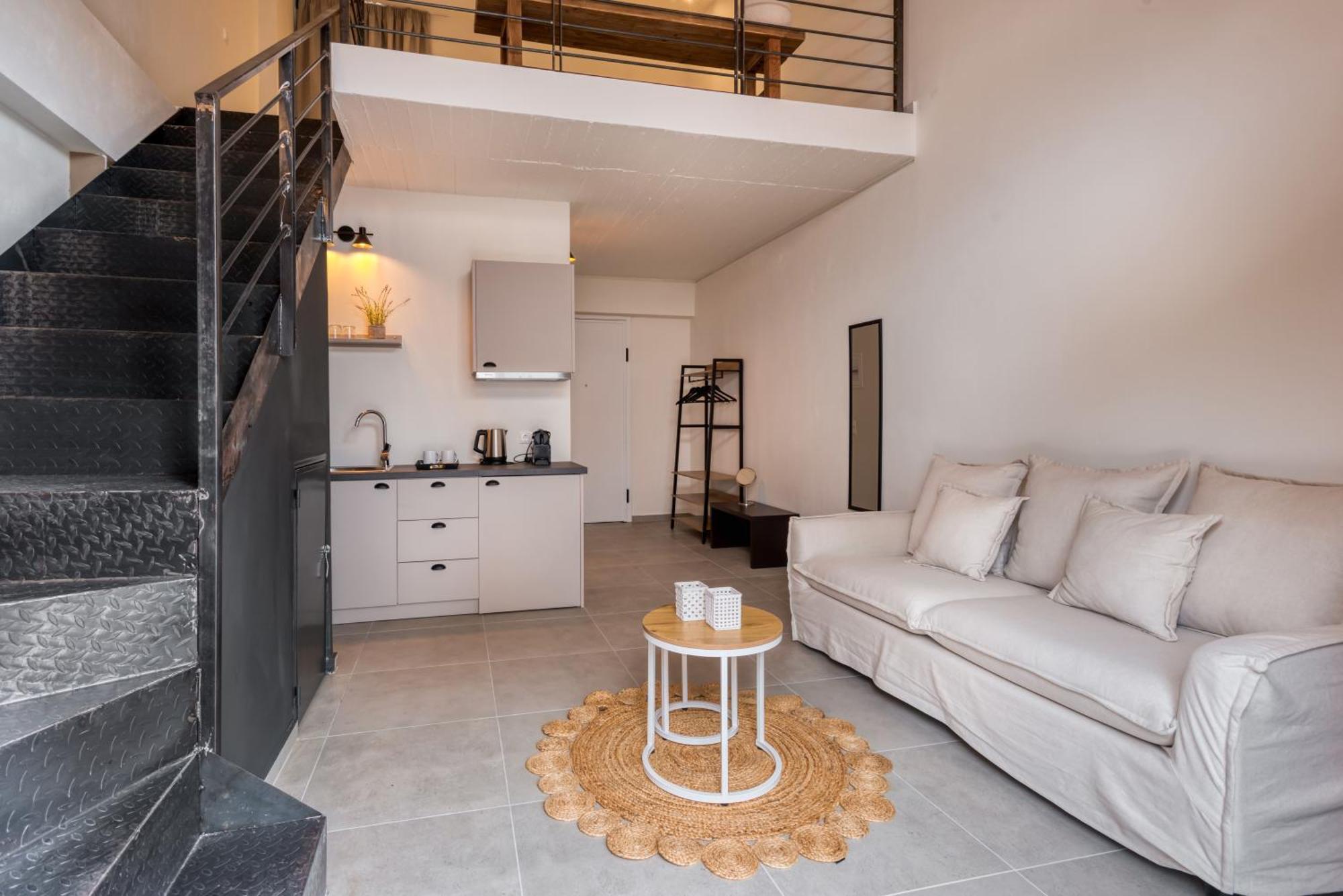 Saronis Suites Saronida 部屋 写真