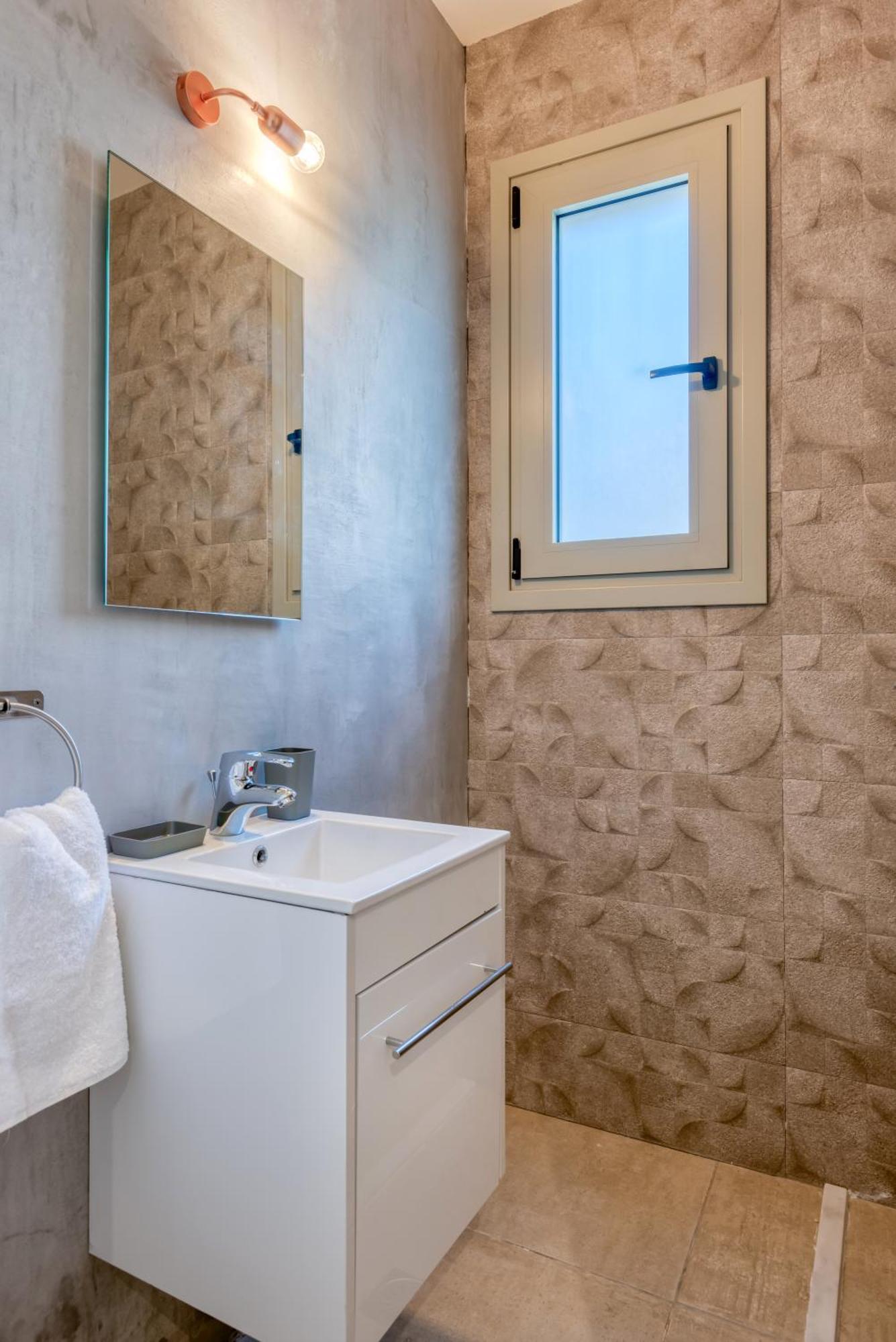Saronis Suites Saronida 部屋 写真